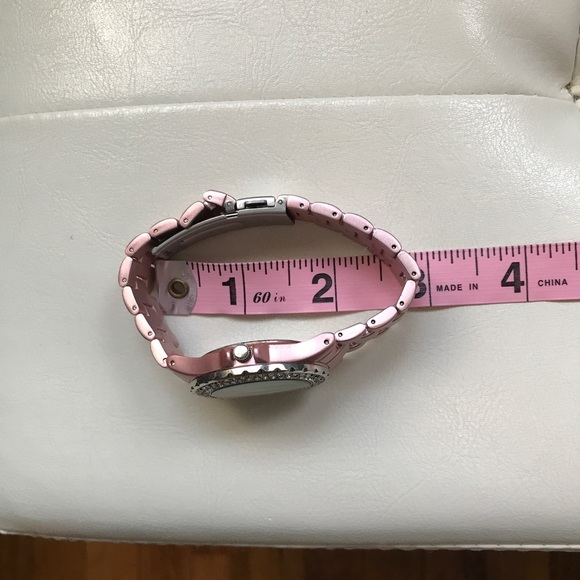 Pink Hello Kitty ladies watch - Picture 3 of 3